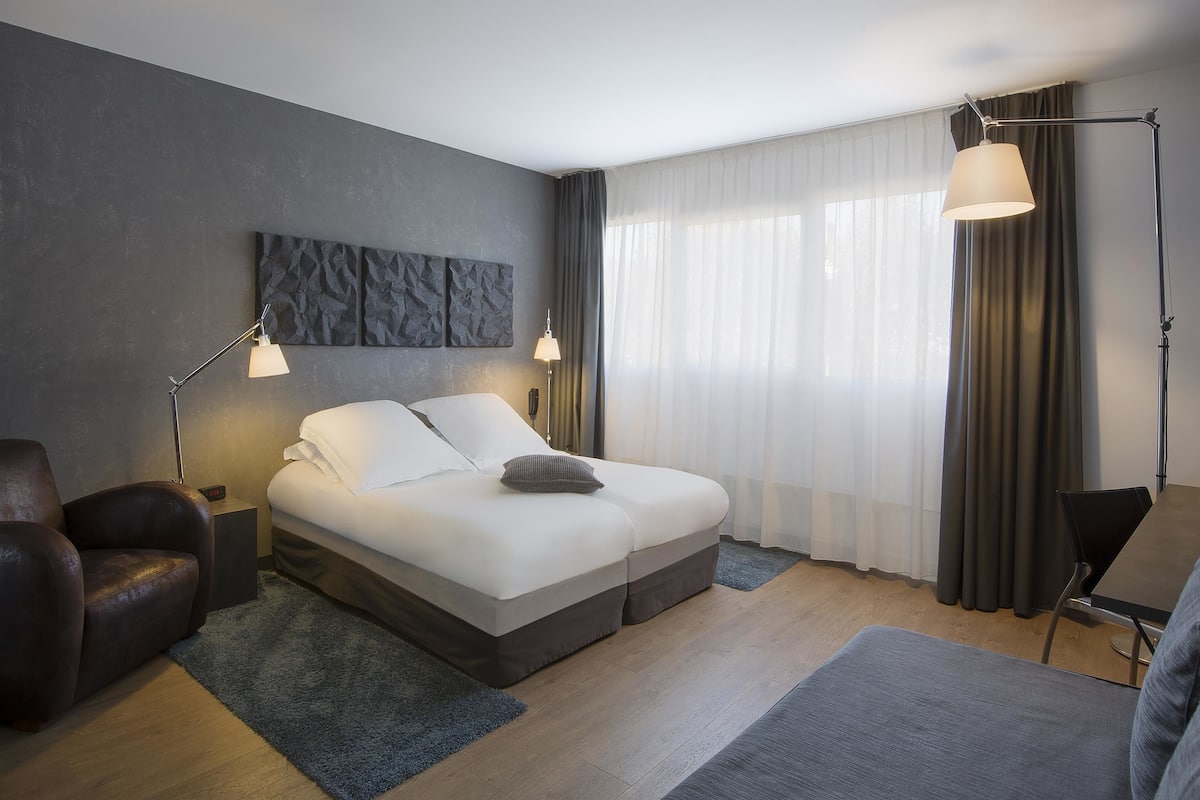 Premium bedding, in-room safe, individually furnished, desk