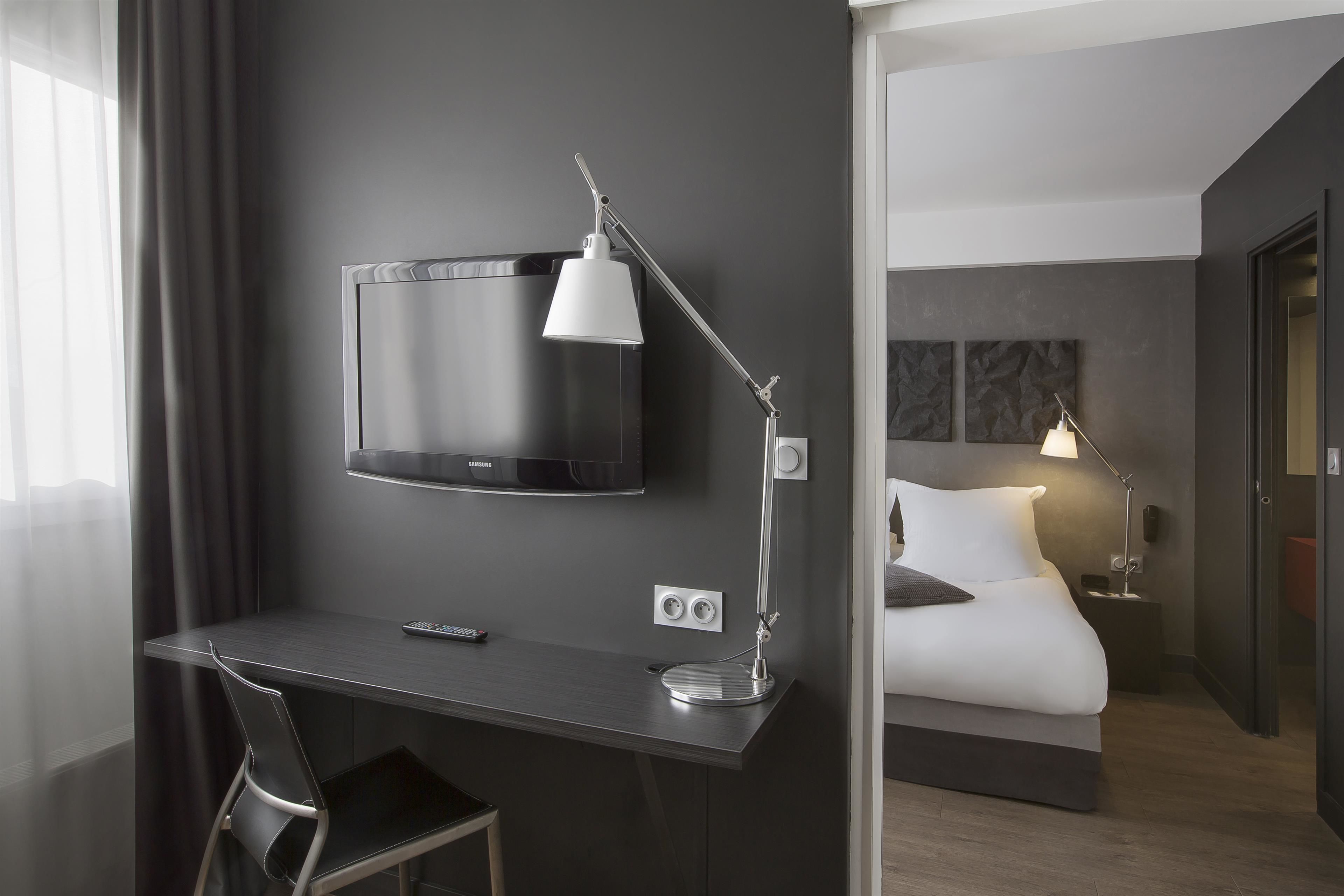 family room, multiple beds, non smoking | premium bedding, in-room safe, individually furnished, desk