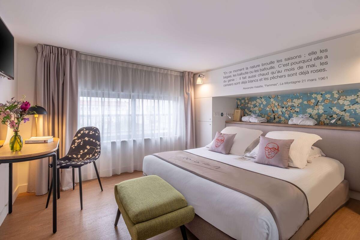 Premium bedding, in-room safe, desk, blackout curtains