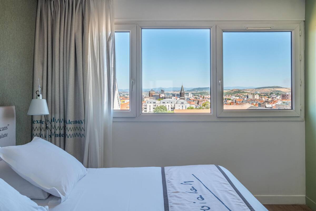 Habitación Confort, 1 cama de matrimonio, no fumadores | Ropa de cama de alta calidad, caja fuerte, escritorio y cortinas opacas