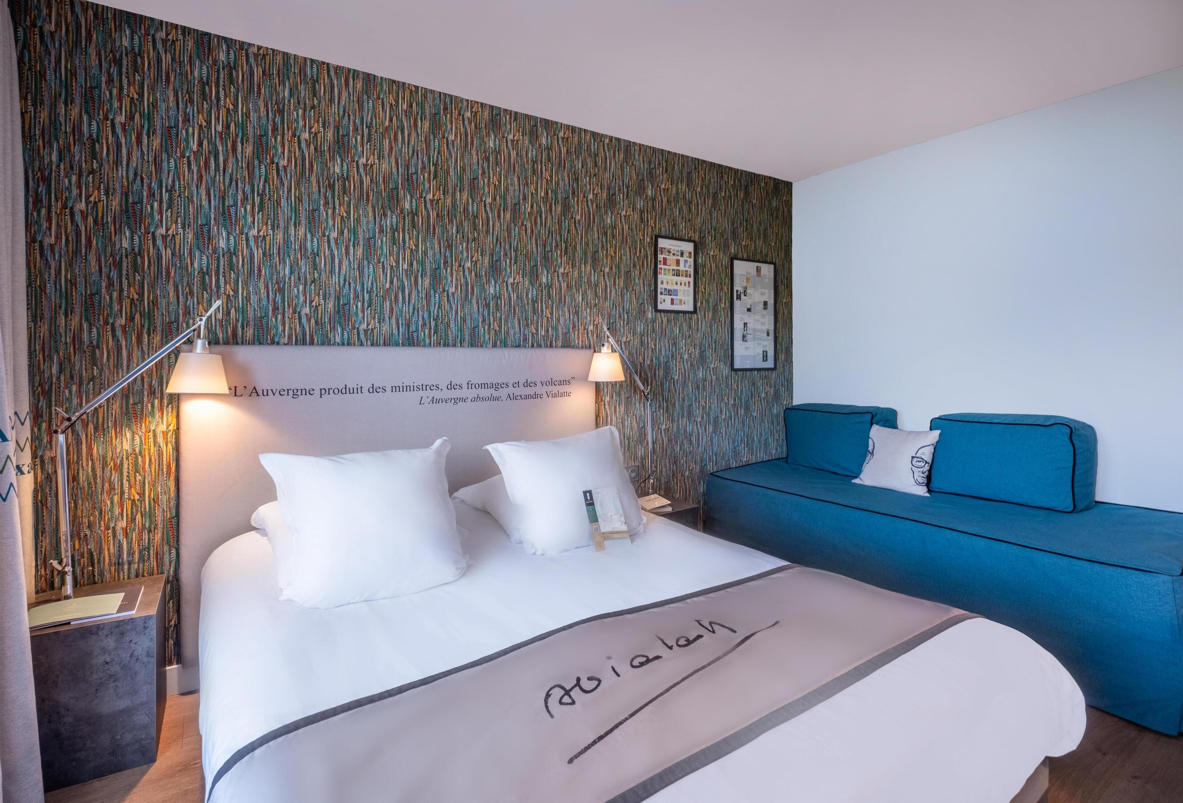 Standard Room, Multiple Beds, Non Smoking (Triple Comfort) | Premium bedding, in-room safe, desk, blackout drapes