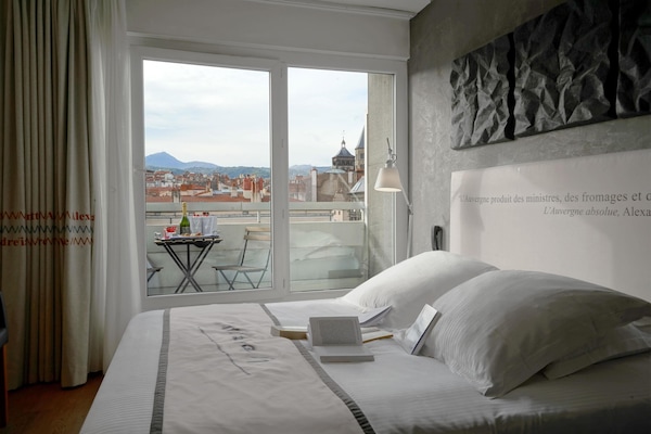 Superior Room, 1 Queen Bed, Balcony, Mountain View (Vue sur Puy de Dôme & la Cathédrale) | Premium bedding, in-room safe, individually furnished, desk