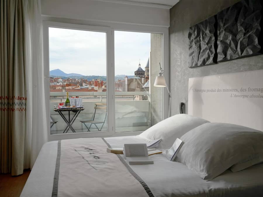 Superior Room, 1 Queen Bed, Balcony, Mountain View (Vue sur Puy de Dôme & la Cathédrale) | Premium bedding, in-room safe, individually furnished, desk