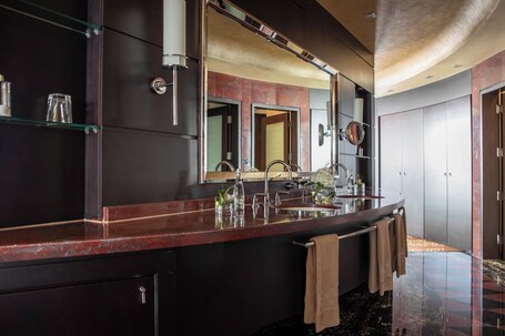 Jumeirah Emirates Towers Dubai - Image 143