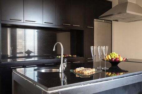 Jumeirah Emirates Towers Dubai - Image 18
