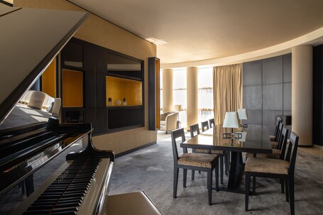 Jumeirah Emirates Towers Dubai - Image 19