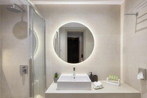 Articles de toilette gratuits, sèche-cheveux, chaussons