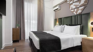 1 bedroom, Egyptian cotton sheets, premium bedding, down duvets