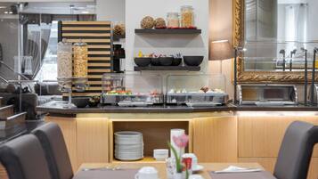 Café da manhã com buffet todos os dias (EUR 16 por pessoa)