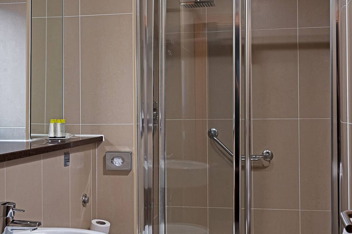 twin room | bathroom | free toiletries, hair dryer, towels