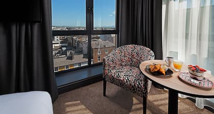 The George Limerick Hotel
