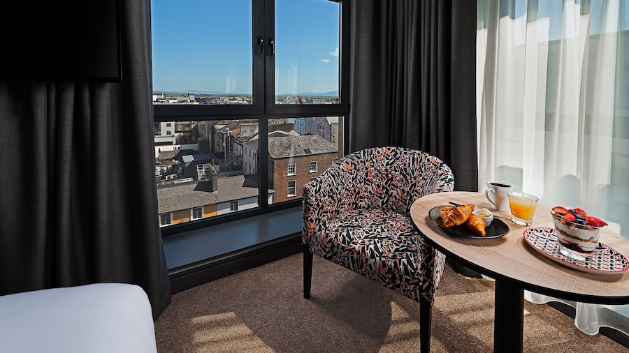 The George Limerick Hotel
