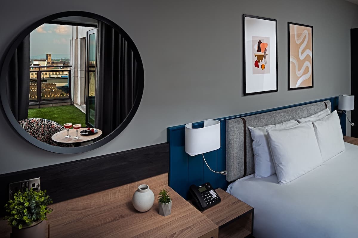 room, 1 king bed | in-room safe, desk, iron/ironing board, free wifi