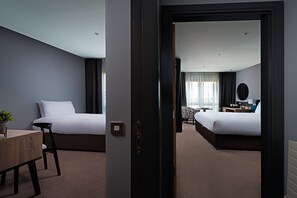 Triple Room | In-room safe, desk, iron/ironing board, free WiFi
