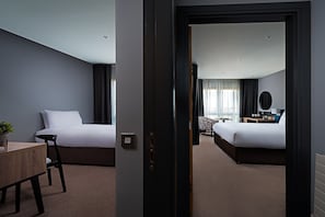 Triple Room | In-room safe, desk, iron/ironing board, free WiFi