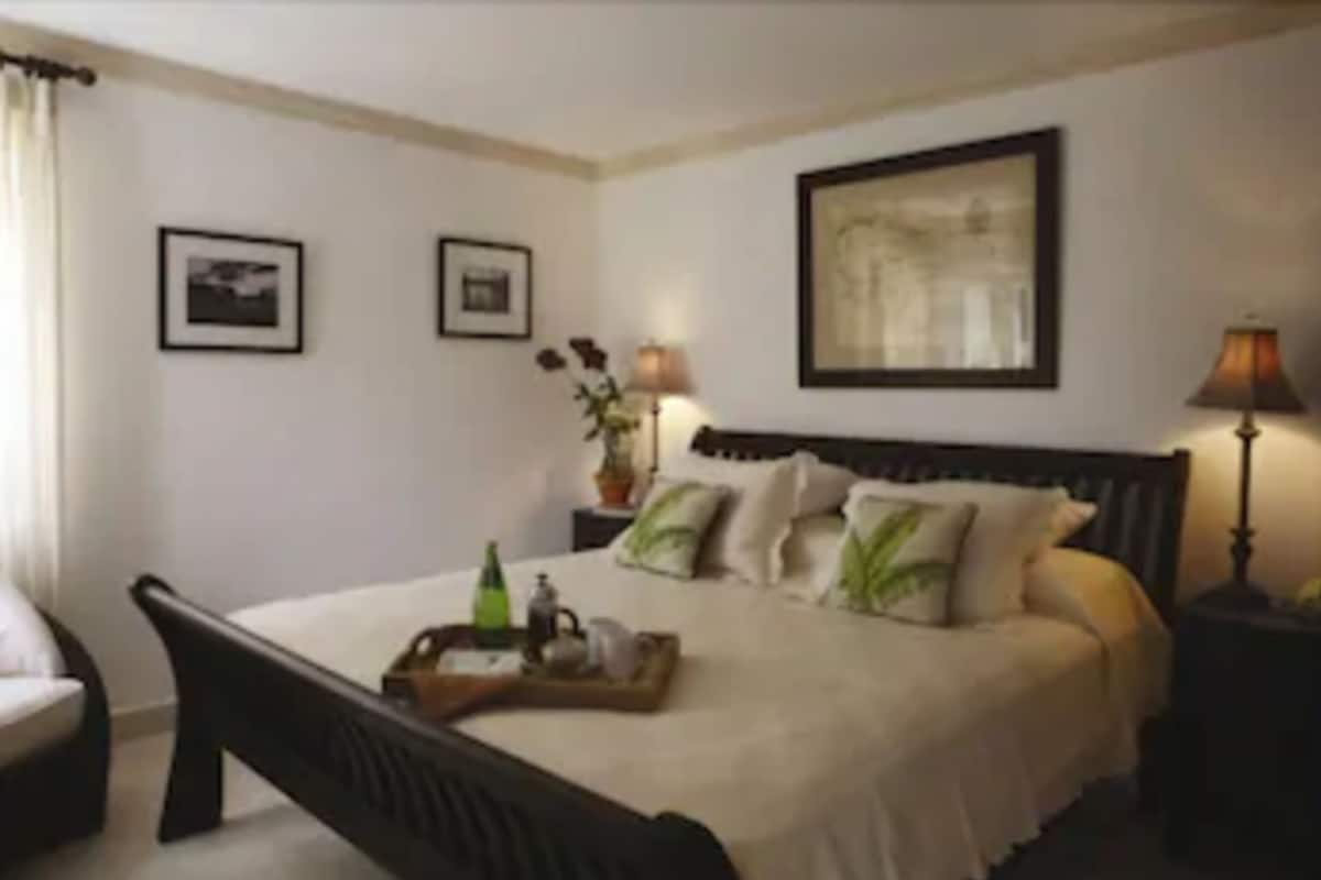 Suíte standard, 1 cama King e sofá-cama | Roupas de cama premium, cofres nos quartos