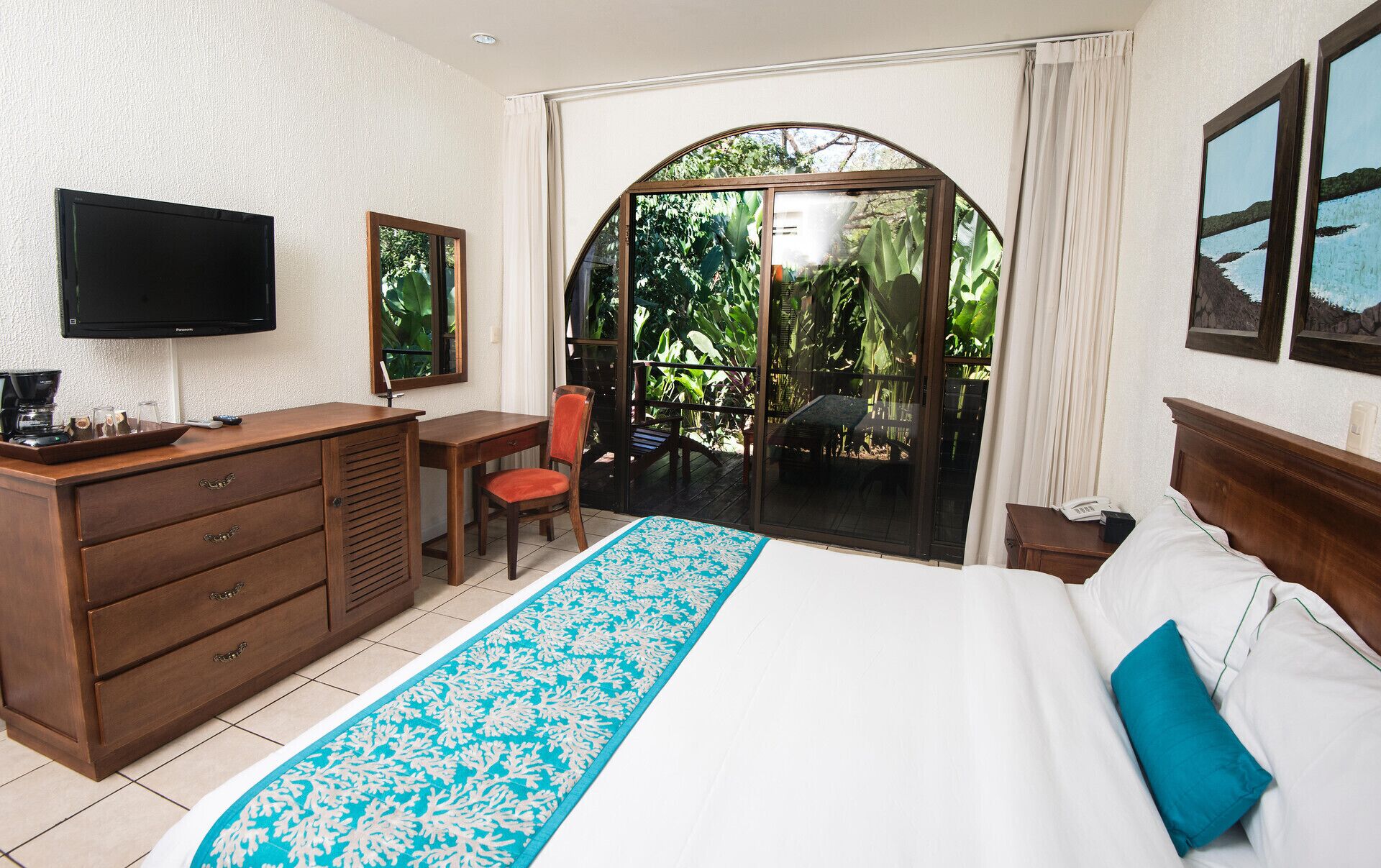 In-room safe, free WiFi, bed sheets