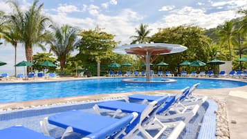 3 piscinas externas, espreguiçadeiras