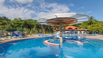 3 outdoor pools, pool loungers