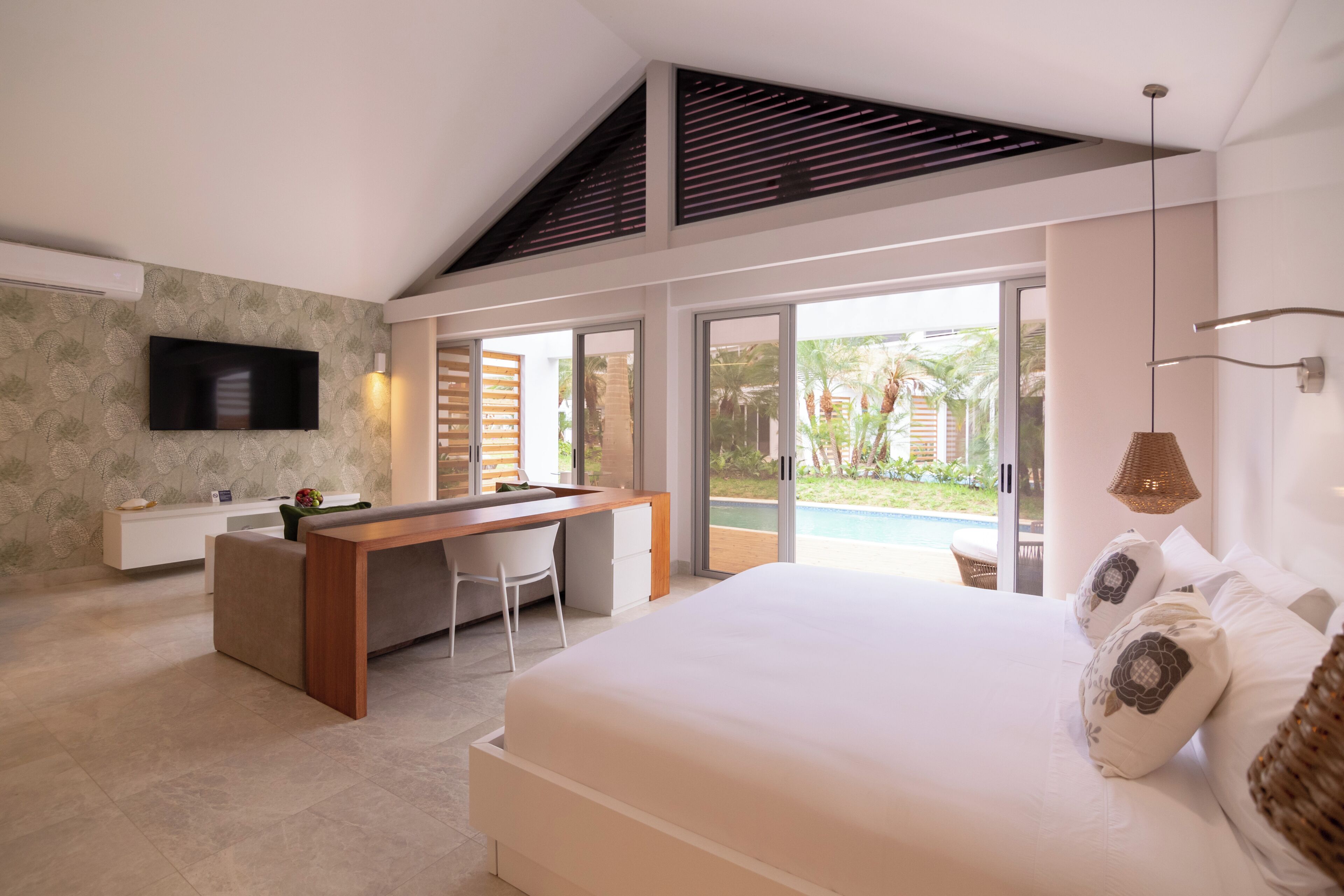 Bungalow, Pool Access