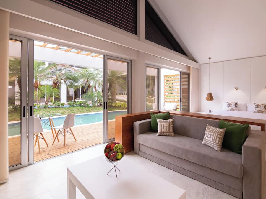 Bungalow, adgang til basseng | Sengetøy av topp kvalitet, minibar, safe på rommet og skrivebord