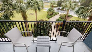 Deluxe Room, 1 King Bed, Balcony, Park View (Premium King, Balcony) | Living area | 50-inch flat-screen TV with cable channels, TV, pay movies