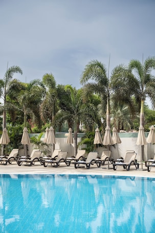 Outdoor pool, pool umbrellas, sun loungers