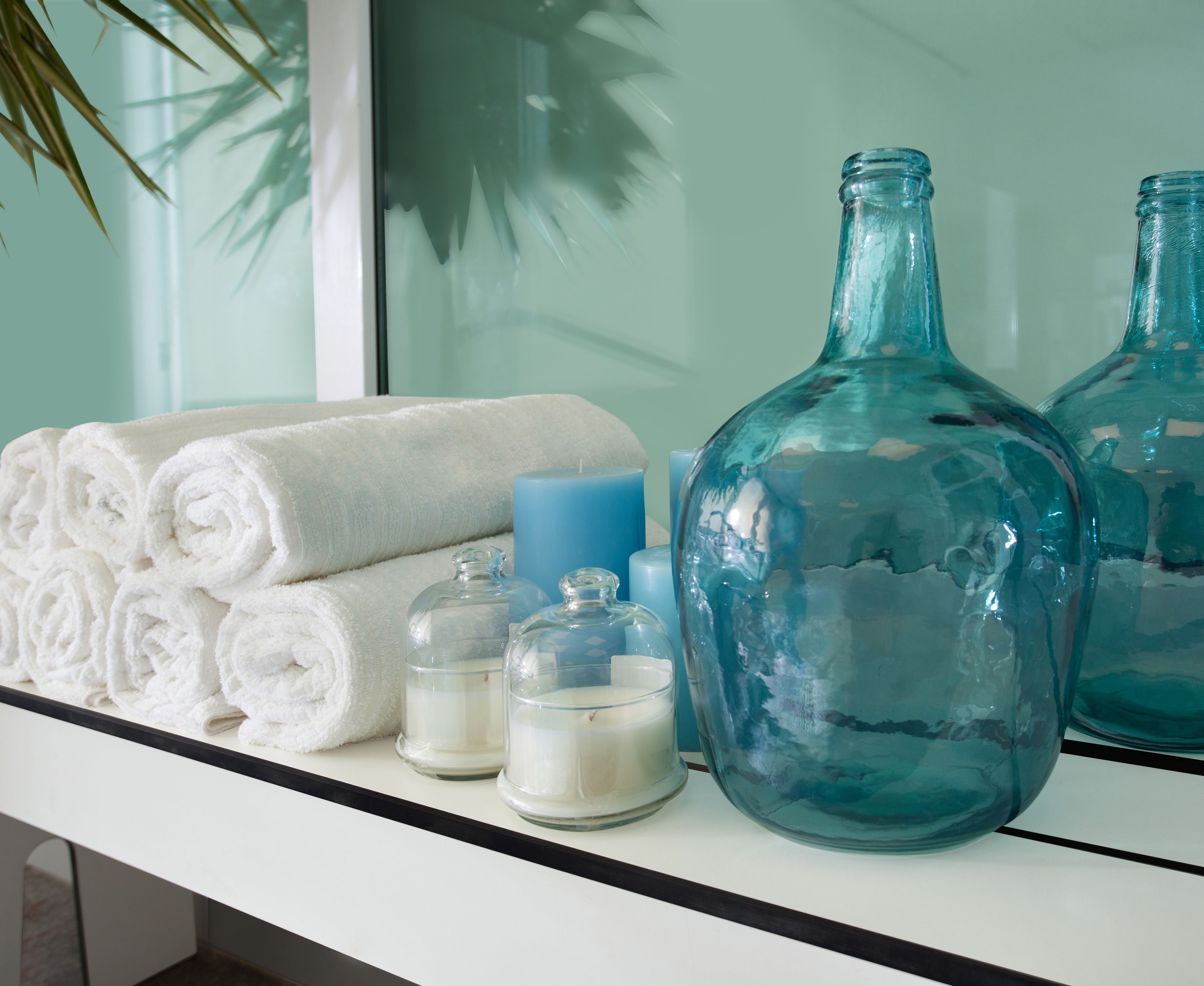 bathtub, deep-soaking bathtub, free toiletries, hair dryer