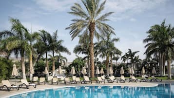 Outdoor pool, pool umbrellas, sun loungers