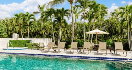 Olde Marco Island Inn and Suites
