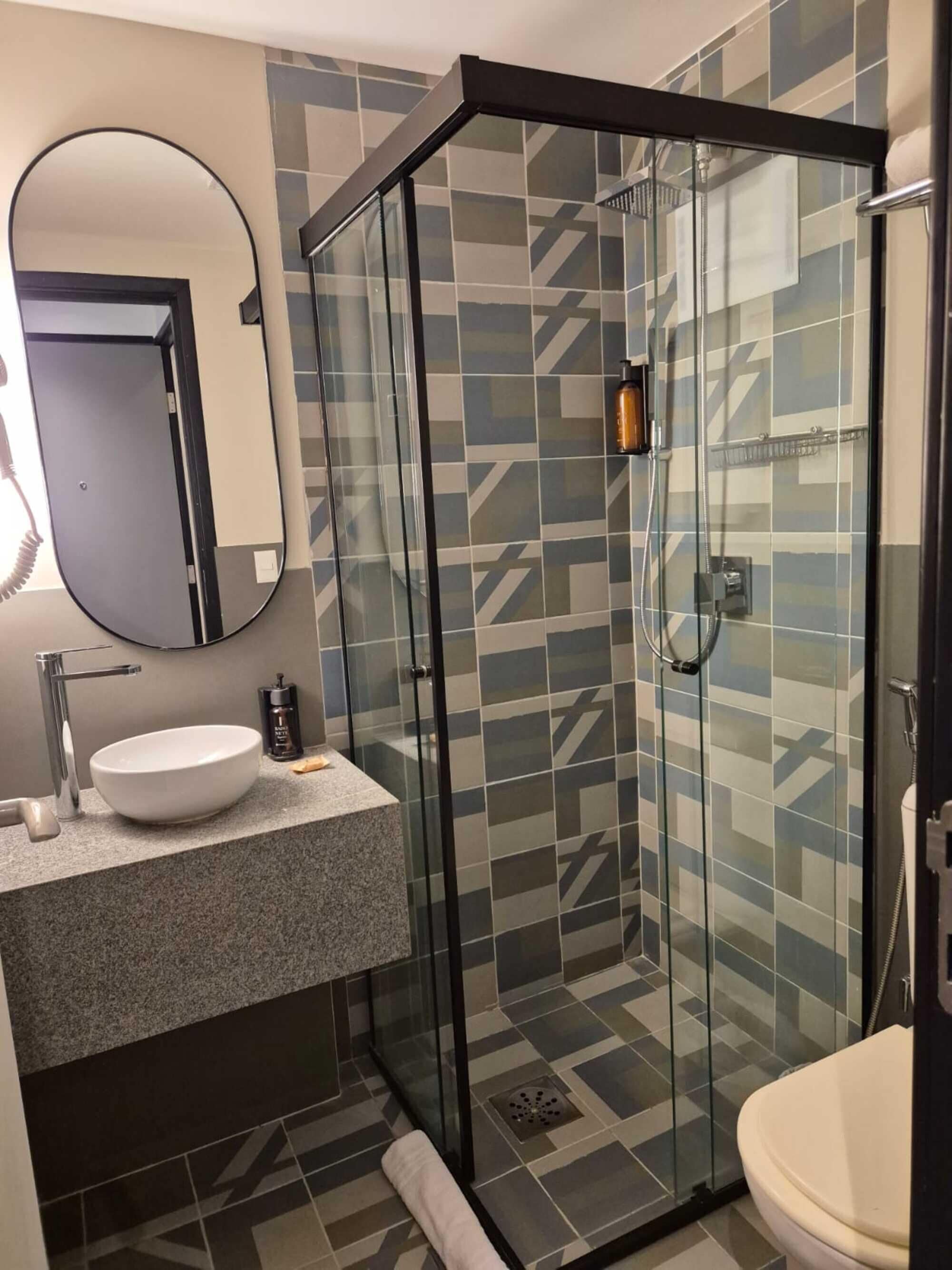 studio individual - 1 cama solteiro | bathroom | shower, free toiletries, hair dryer, towels