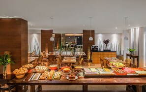 Bao gồm bữa sáng buffet hàng ngày 