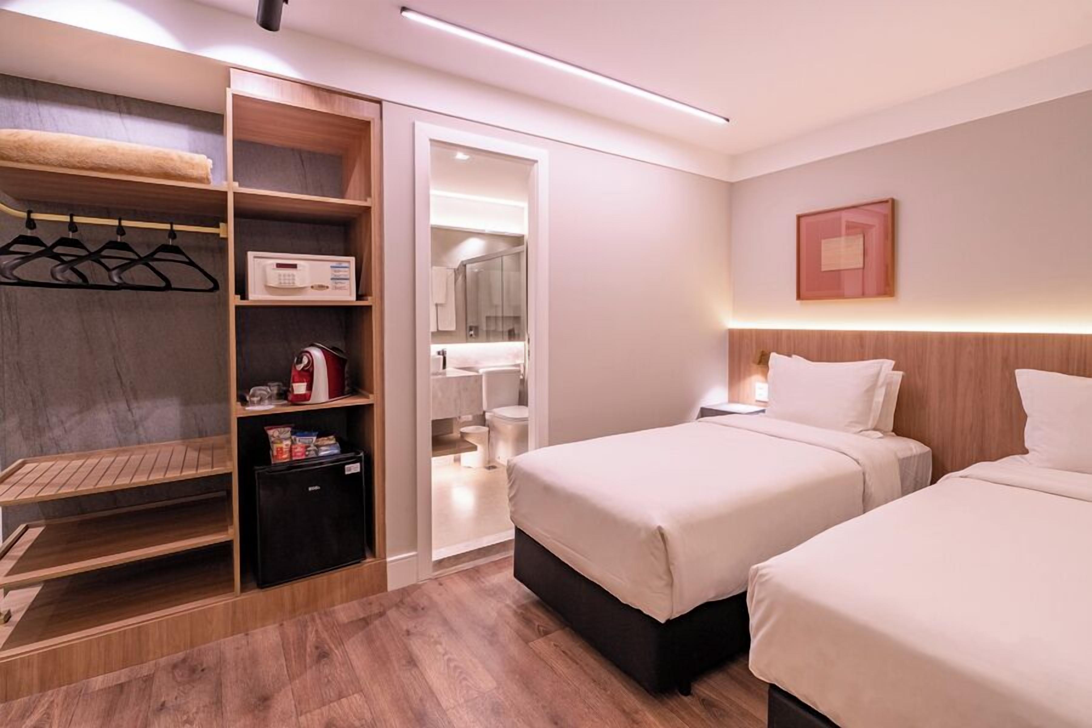luxo twin - 2 camas solteiro | minibar, in-room safe, desk, laptop workspace