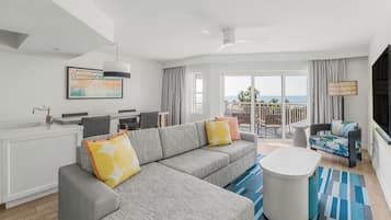 デラックス ルーム キングベッド 1 台ソファーベッド付き コートヤードビュー (Luxury King) | 1 室のベッドルーム、低刺激性寝具、セーフティボックス (室内)、遮光カーテン