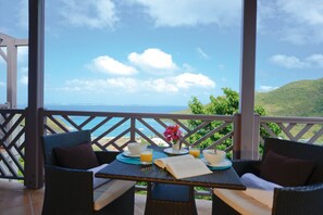 Deluxe Suite | Outdoor dining