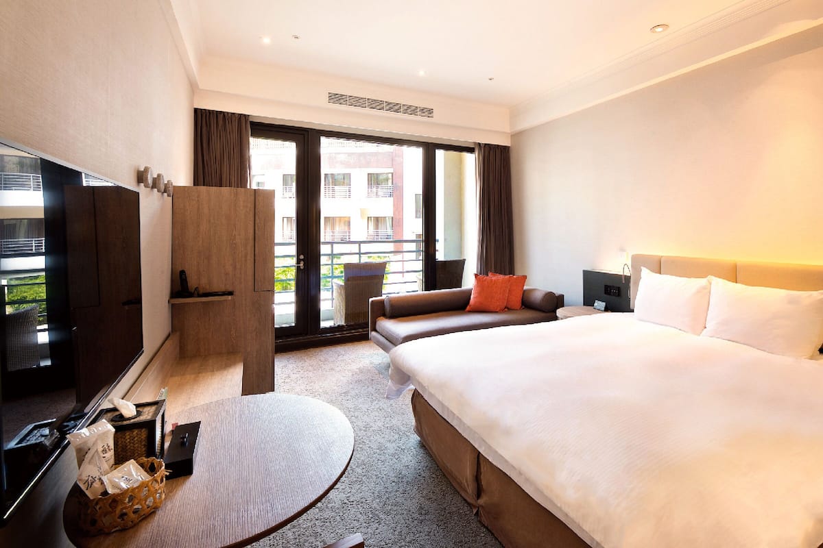 Down duvets, in-room safe, desk, blackout curtains