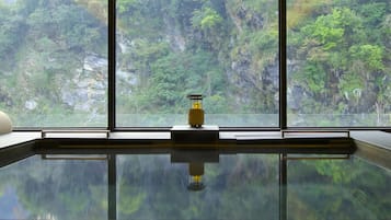 三溫暖烤箱、SPA 池、蒸氣室、美體療程、芳療、熱石按摩