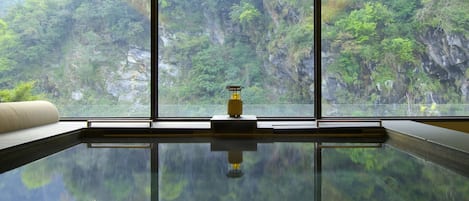Sauna, hot tub, steam room, body treatments, aromatherapy