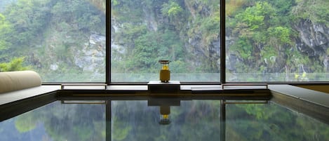 三溫暖烤箱、SPA 池、蒸氣室、美體療程、芳療、熱石按摩