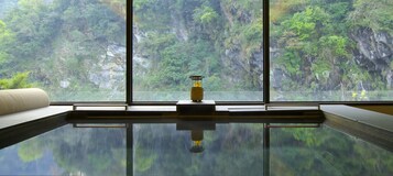 Sauna, tina de hidromasaje, baño de vapor y tratamientos corporales 