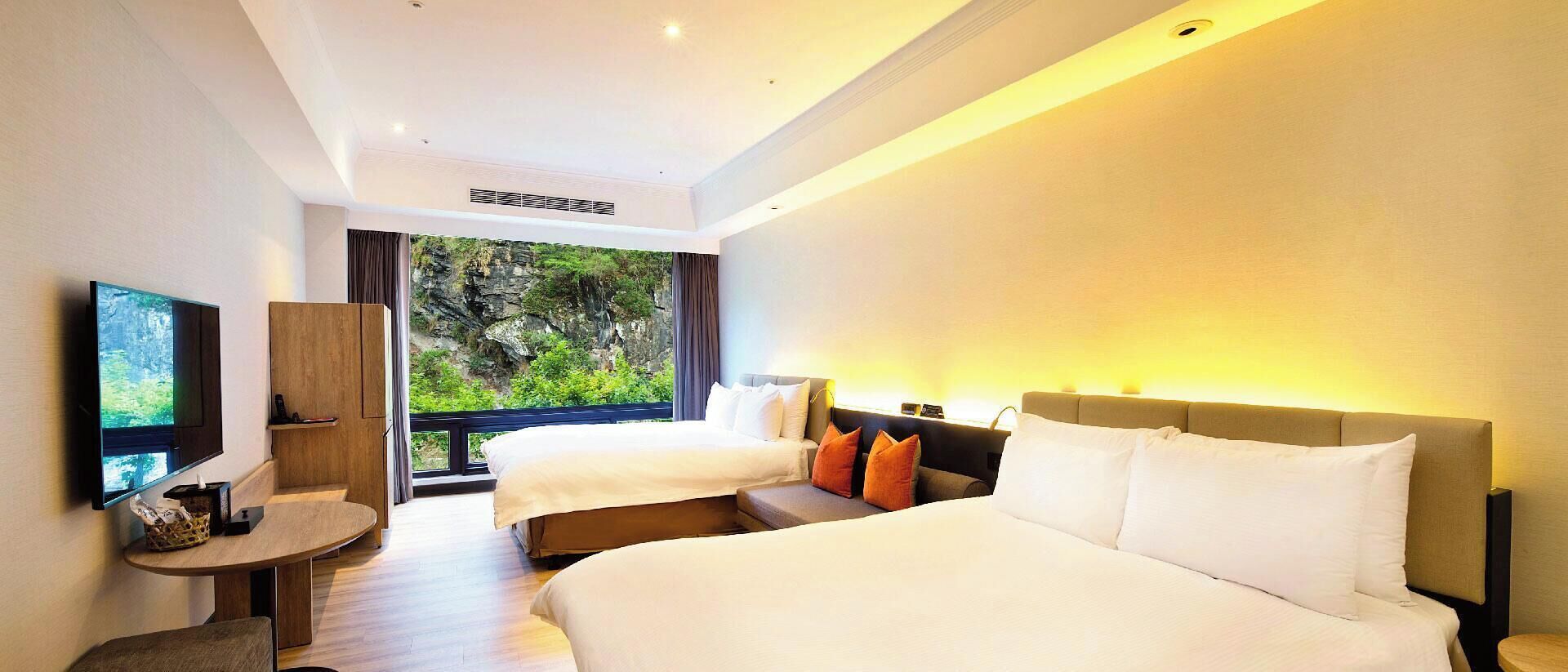 Copriletto in piuma, una cassaforte in camera, una scrivania