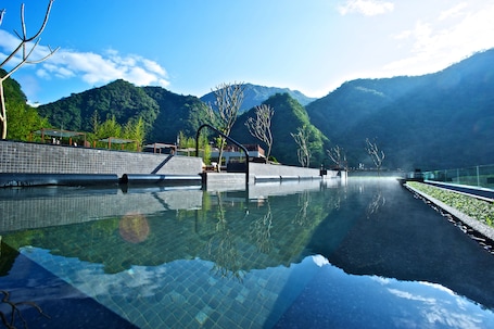 Bañera de hidromasaje exterior. Silks Place Taroko