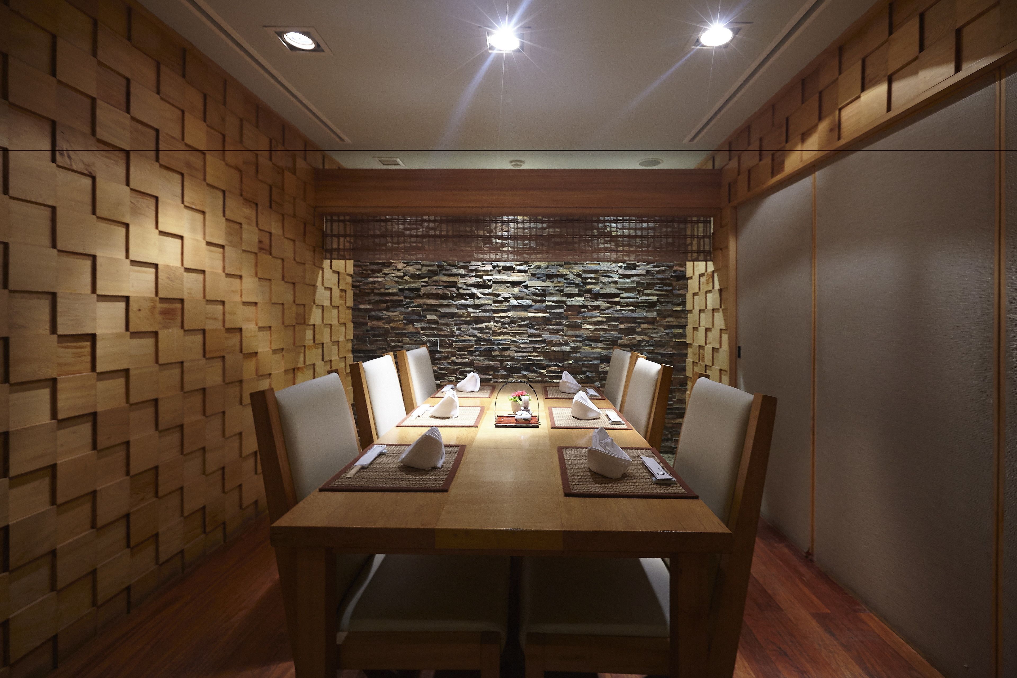 3 restaurants, breakfast, lunch served; local and international cuisine