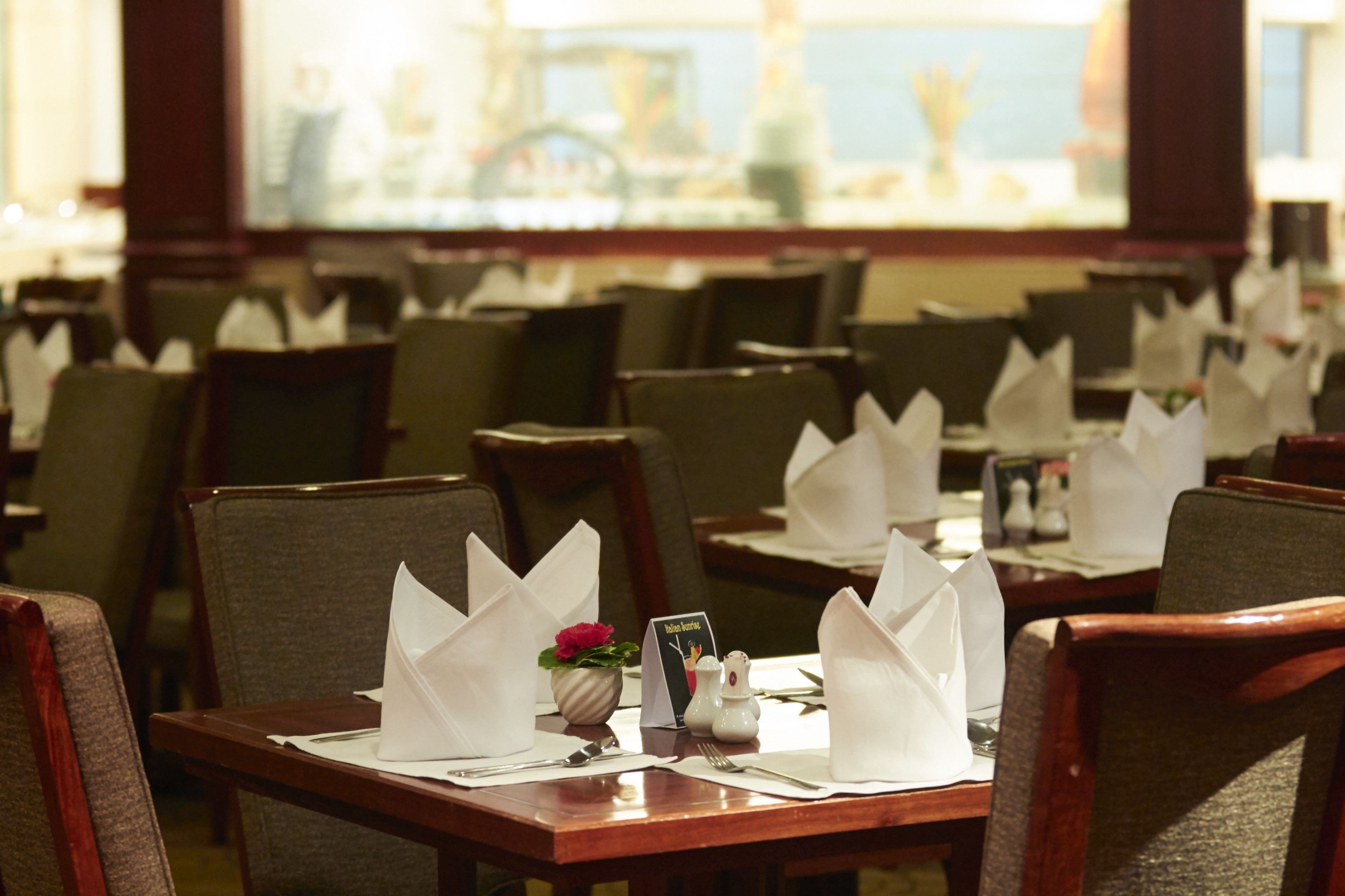 Café da manhã com buffet todos os dias (USD 18 por pessoa) 