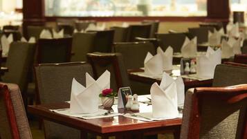 Colazione a buffet, servita tutte le mattine (18 USD a persona)