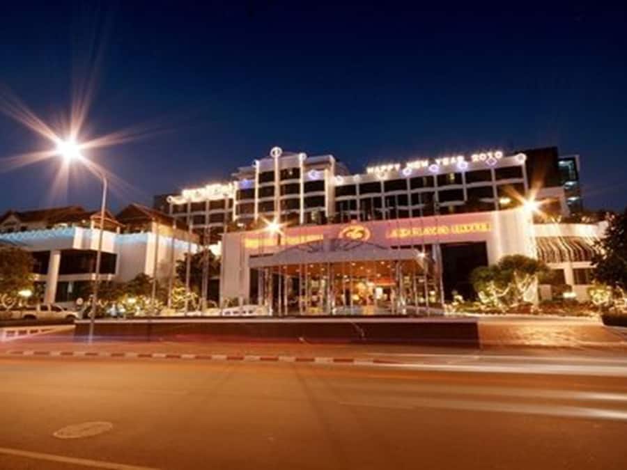 A hotel with a prominent entrance and a sign indicating it is a 'Holiday Inn Express'.