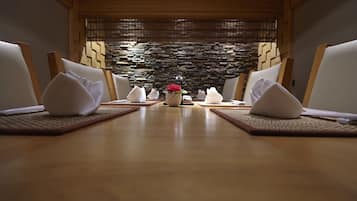 3 restaurants, breakfast, lunch served; local and international cuisine