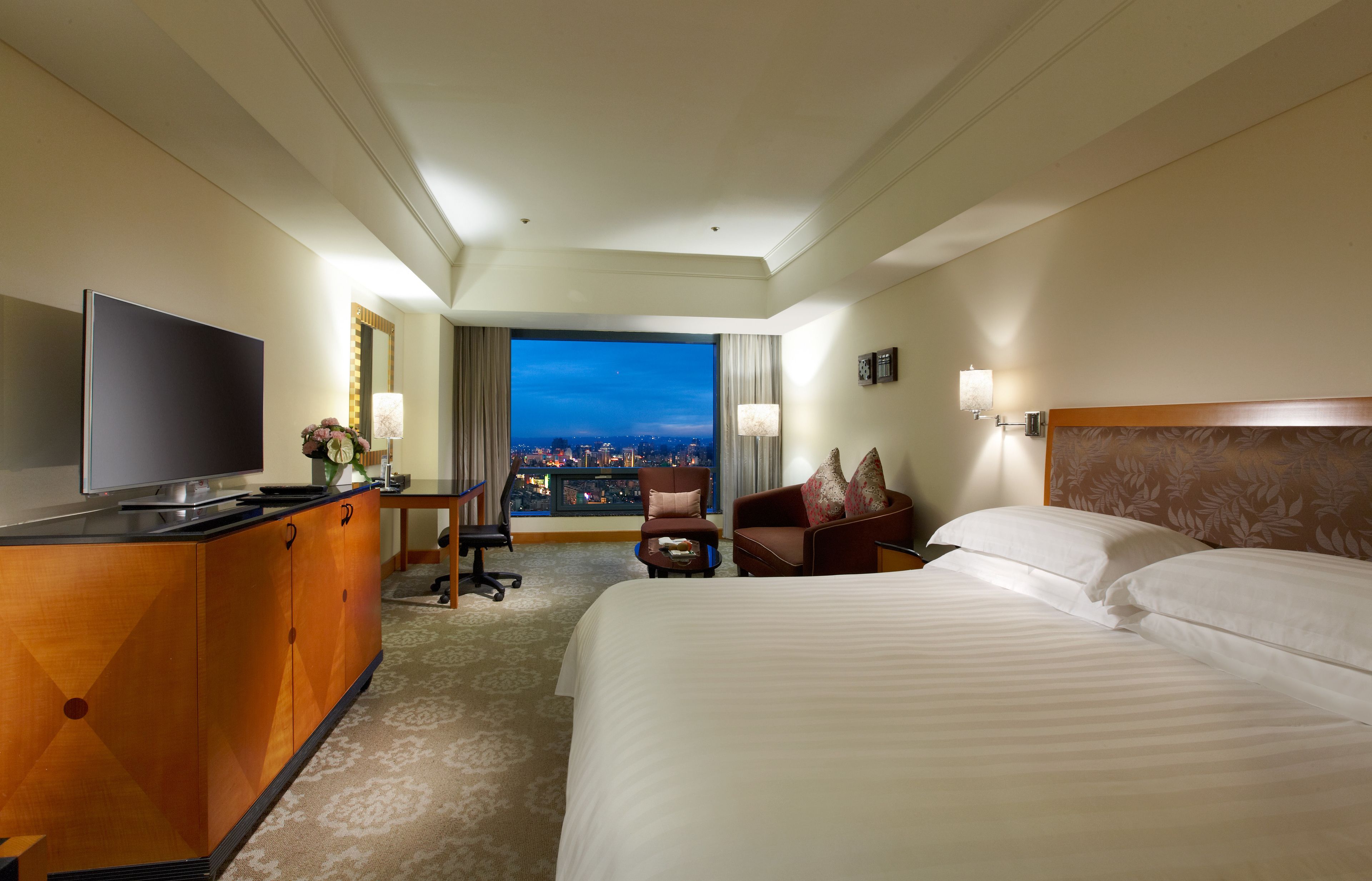Deluxe Room, 1 King Bed | Extra beds