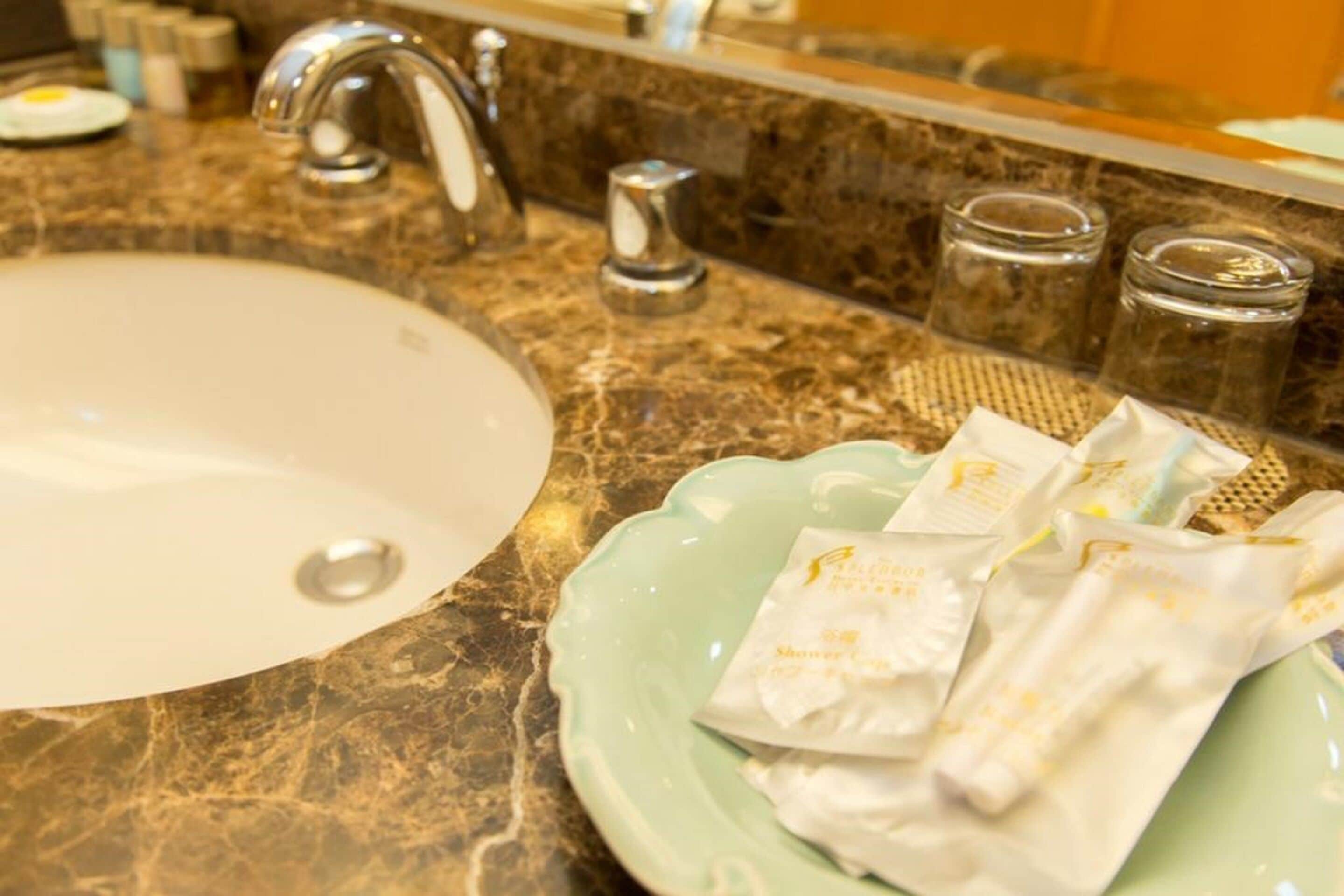 premium bedding, down duvets, in-room safe, desk