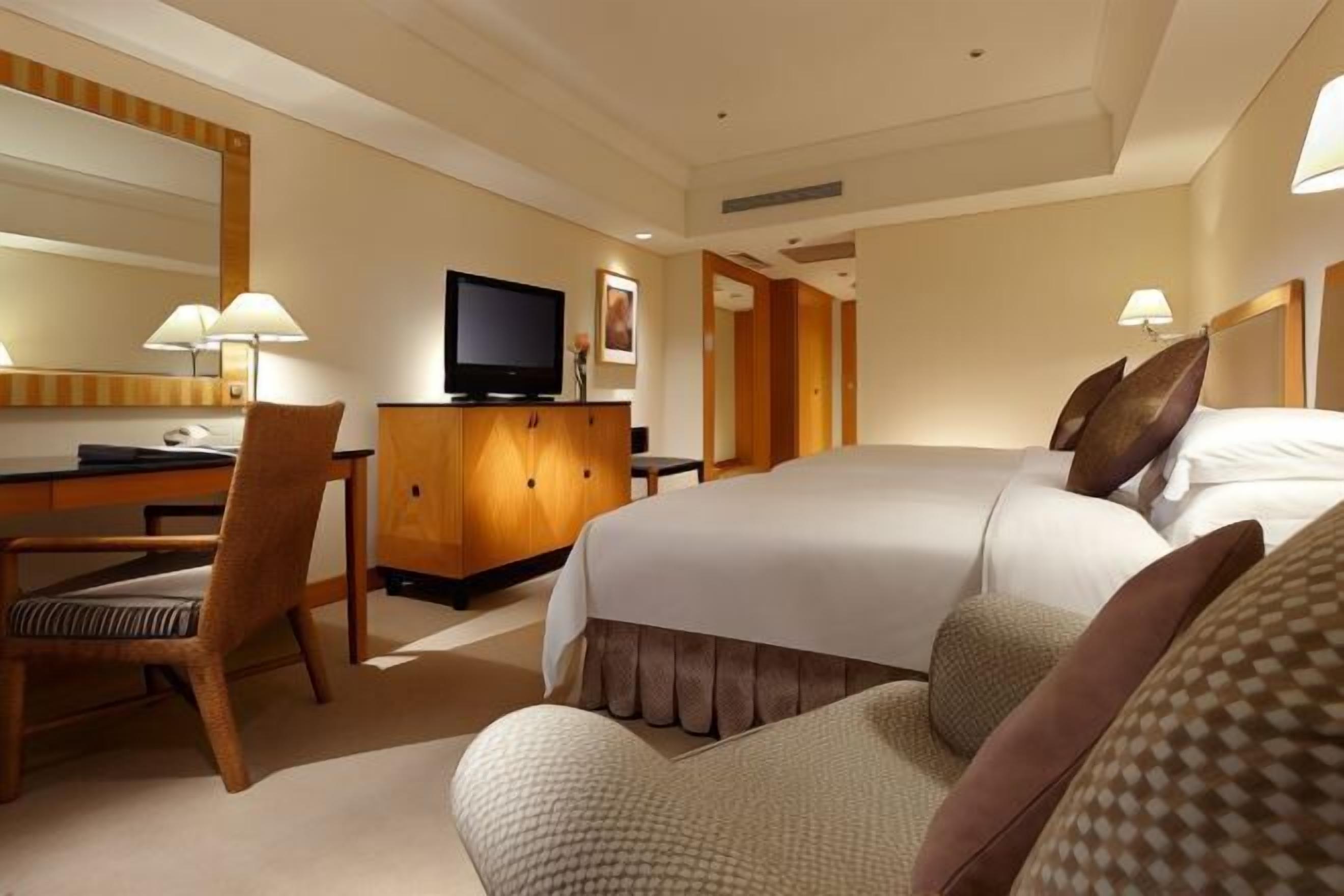 Premium bedding, down duvets, in-room safe, desk